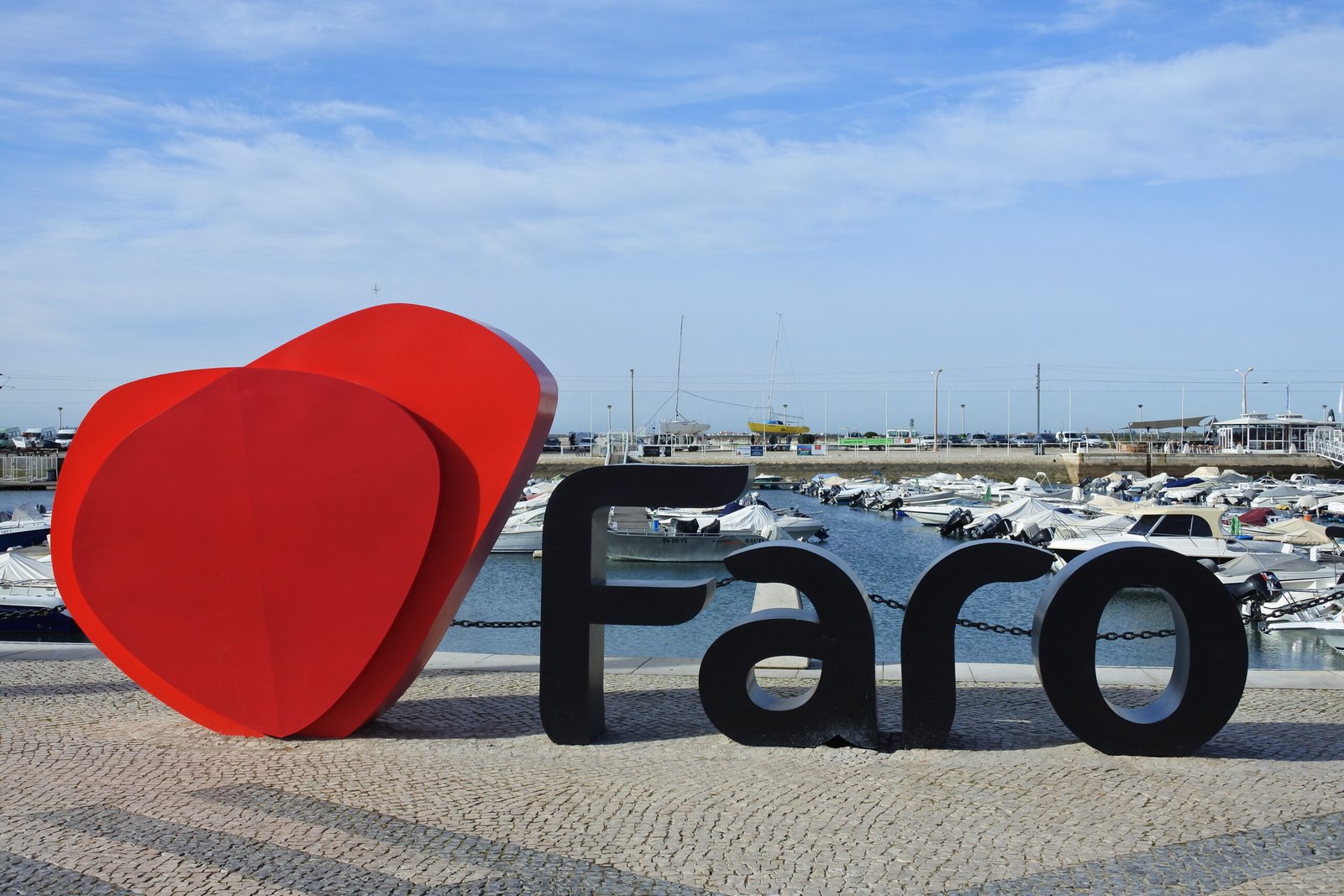 Faro: A Capital do Algarve e Seus Encantos