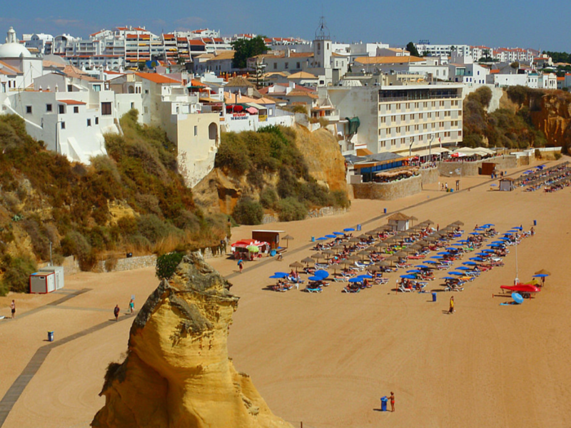 Albufeira: As Maravilhas das Praias e Atrações Turísticas do Sul de Portugal