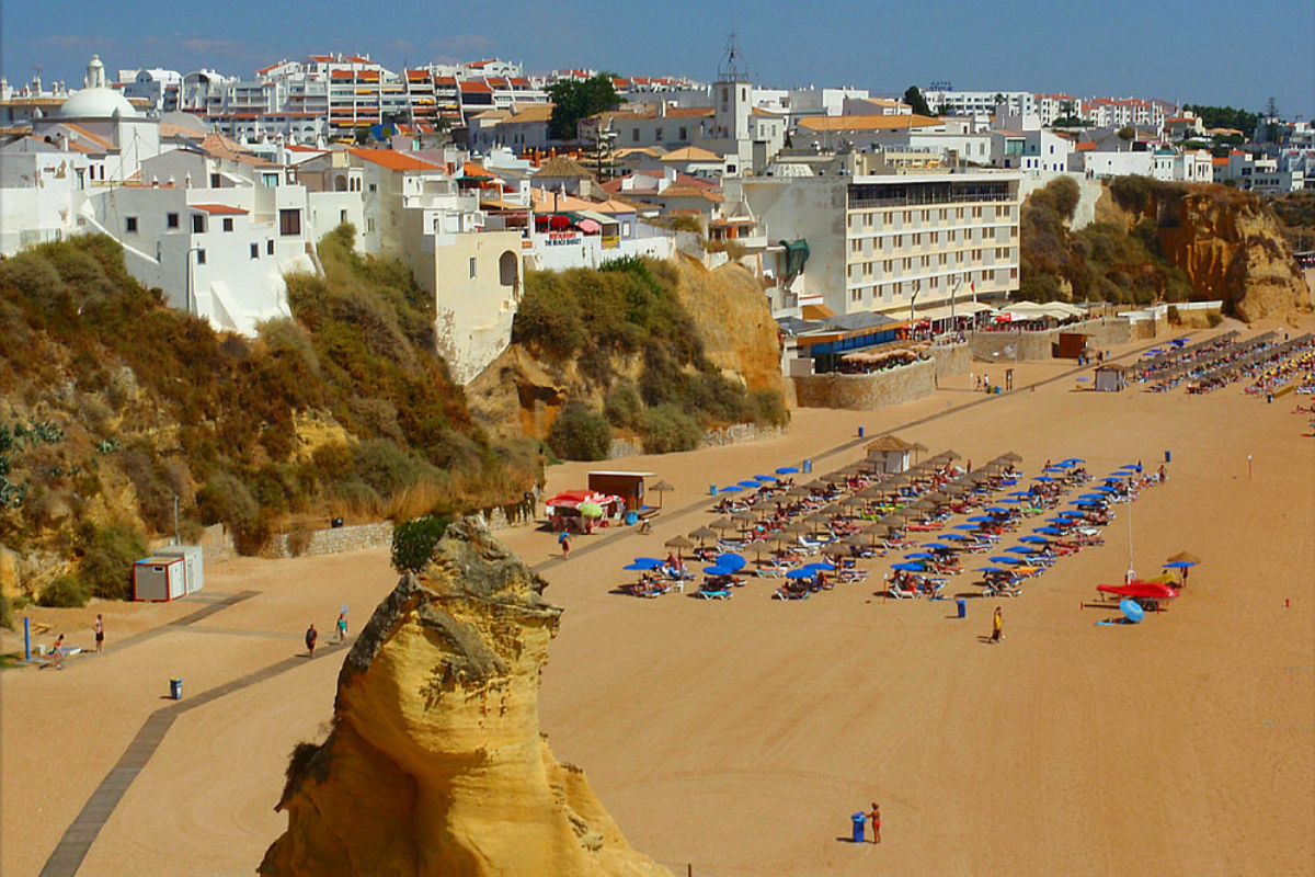 Albufeira: As Maravilhas das Praias e Atrações Turísticas do Sul de Portugal